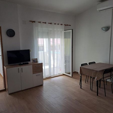 Apartments Cecilija Povljana Exterior photo